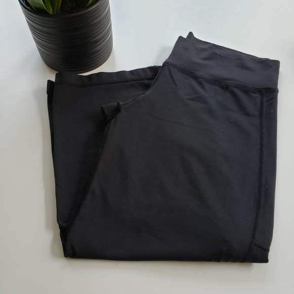 Sold - Lululemon wide leg cropped - Picture 3 of 3